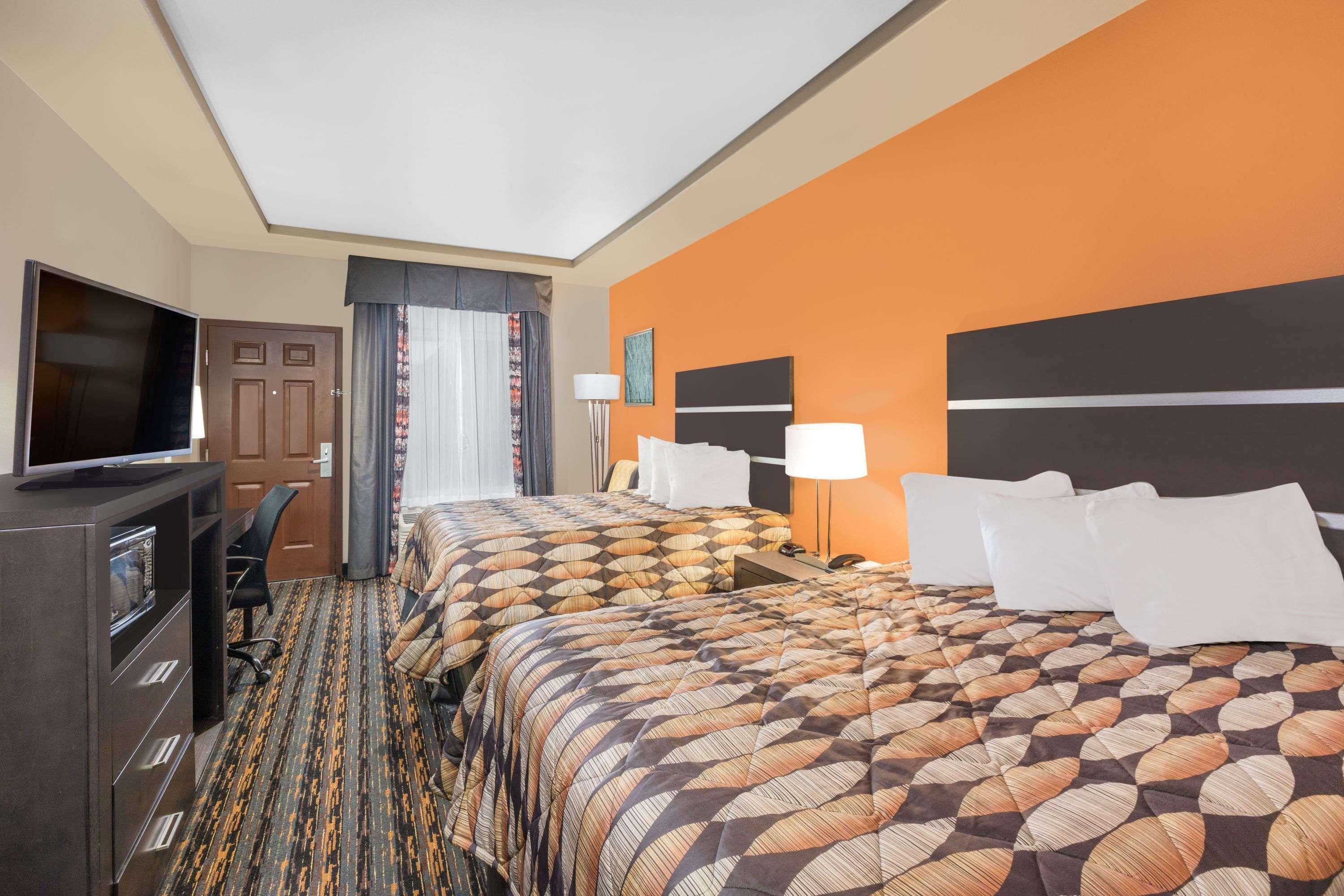 Days Inn By Wyndham Dilley Extérieur photo