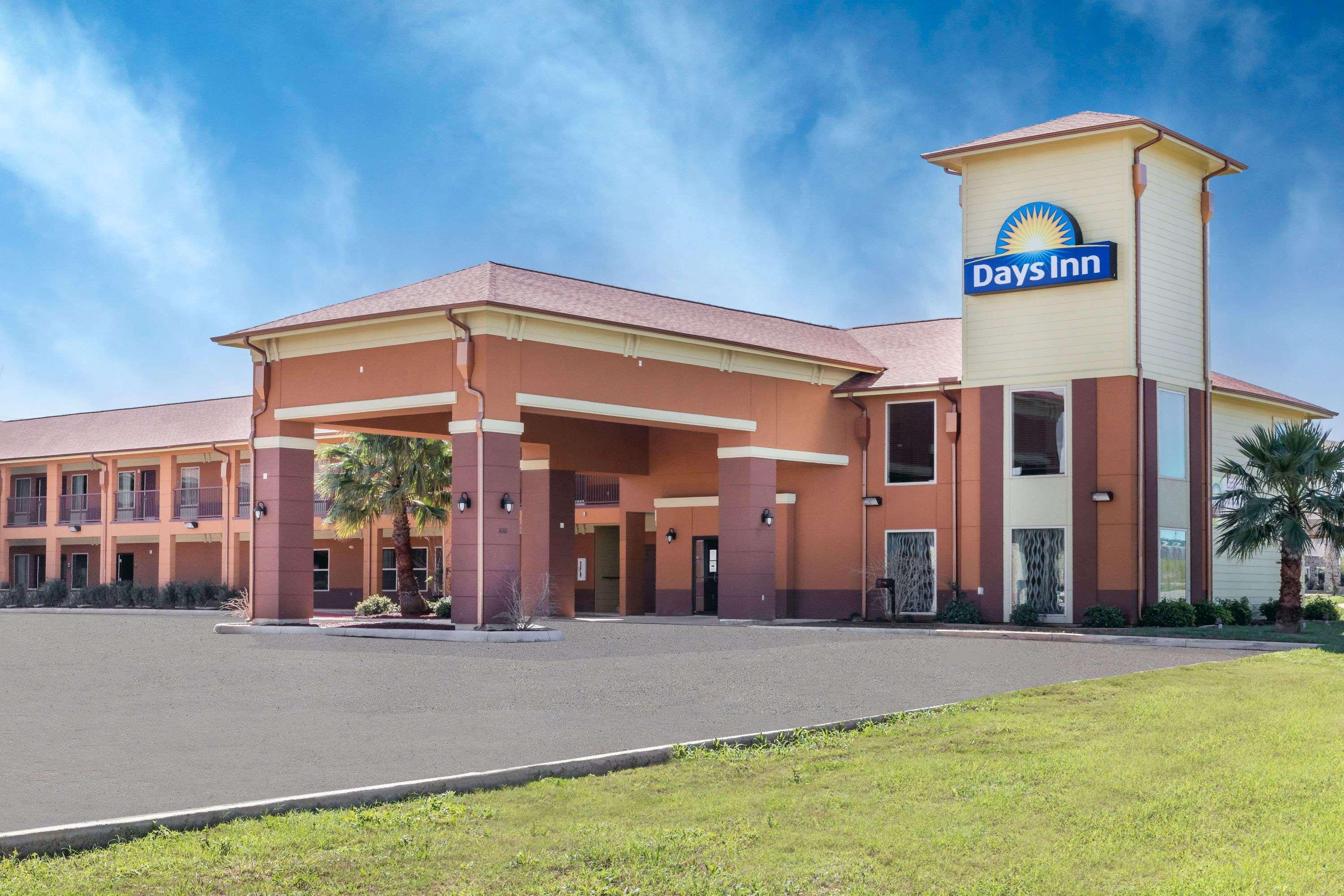 Days Inn By Wyndham Dilley Extérieur photo